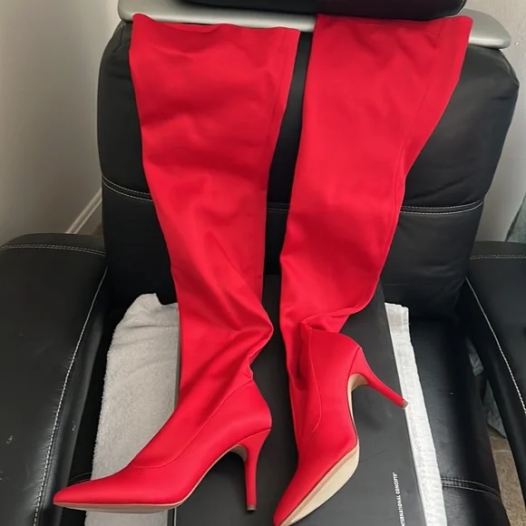 Red over the knee stretch boots - Picture 4 of 7